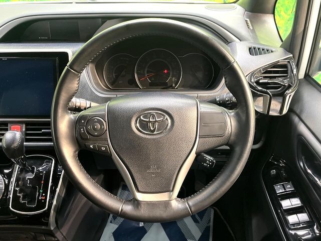 TOYOTA VOXY 2021