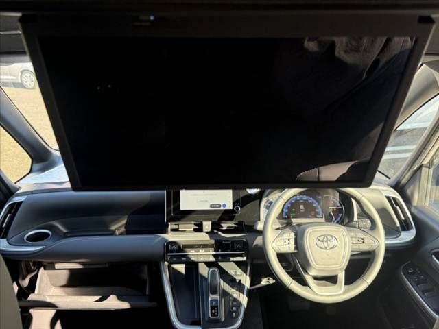 TOYOTA NOAH HYBRID 4WD 2022