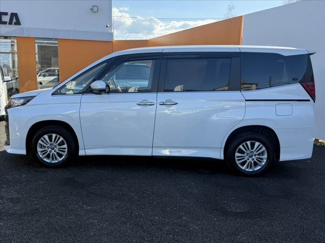 TOYOTA NOAH HYBRID 4WD 2022