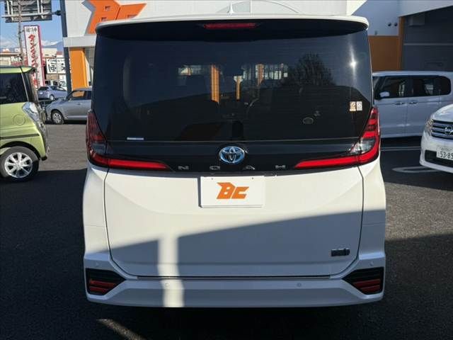 TOYOTA NOAH HYBRID 4WD 2022