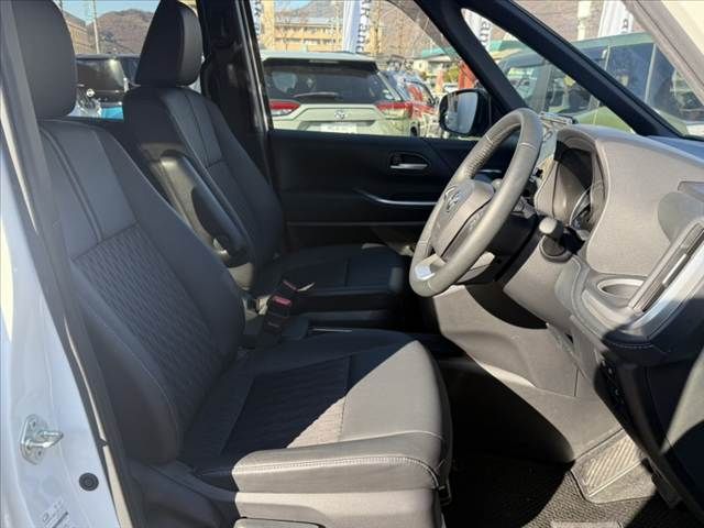 TOYOTA NOAH HYBRID 4WD 2022