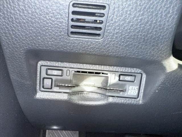 TOYOTA NOAH HYBRID 4WD 2022