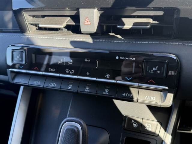 TOYOTA NOAH HYBRID 4WD 2022