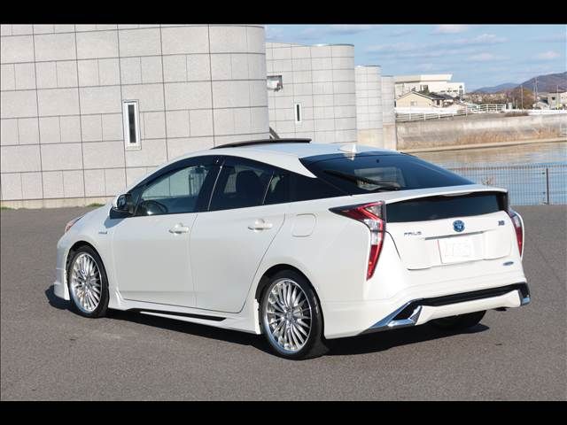 TOYOTA PRIUS 2016