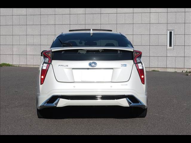 TOYOTA PRIUS 2016
