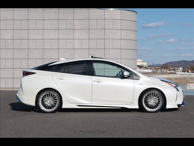 TOYOTA PRIUS 2016