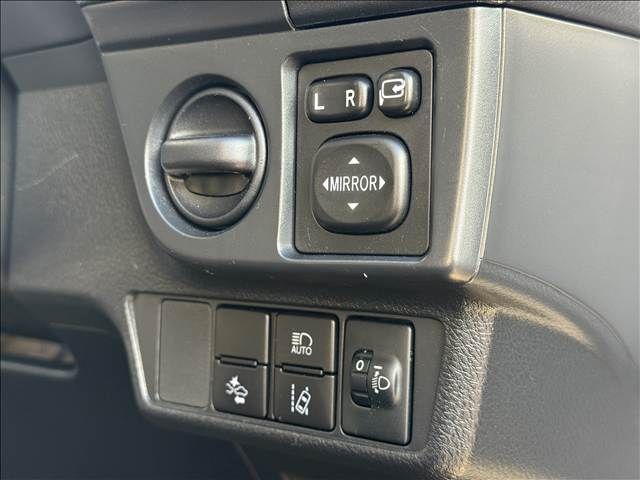 TOYOTA COROLLA FIELDER 2018