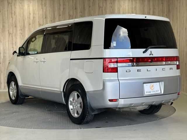 MITSUBISHI DELICA D:5 2WD 2012