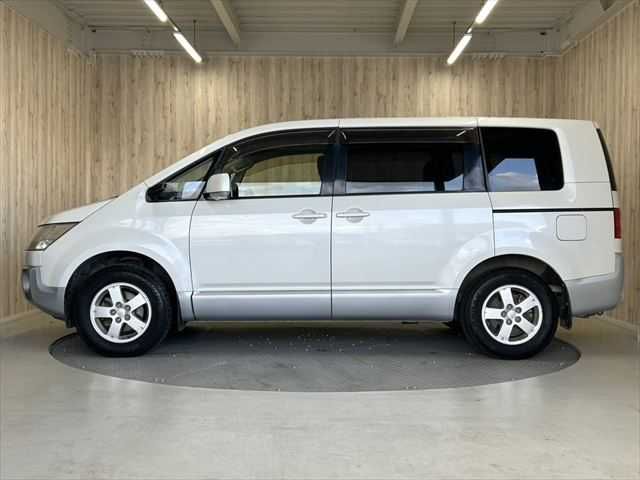 MITSUBISHI DELICA D:5 2WD 2012