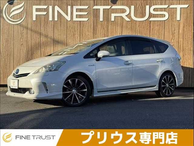 TOYOTA PRIUS Alpha 2013