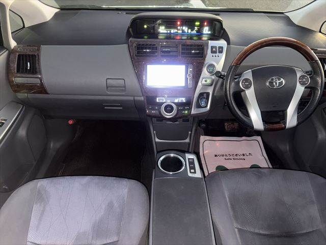 TOYOTA PRIUS Alpha 2013