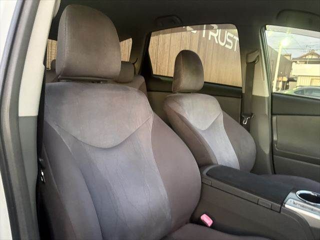 TOYOTA PRIUS Alpha 2013