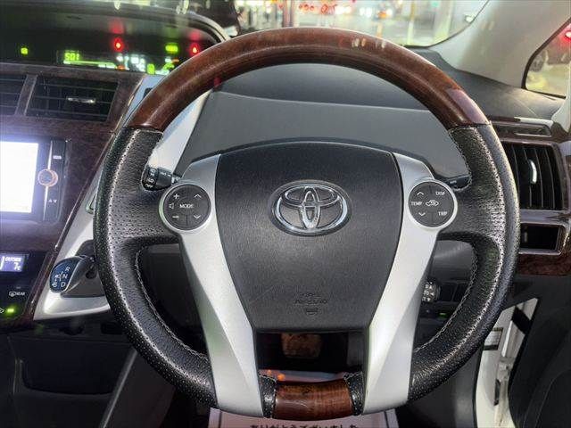 TOYOTA PRIUS Alpha 2013