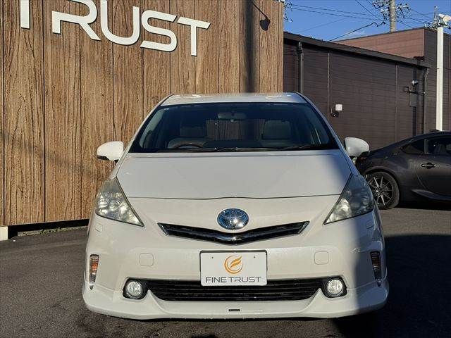 TOYOTA PRIUS Alpha 2013