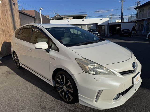 TOYOTA PRIUS Alpha 2013