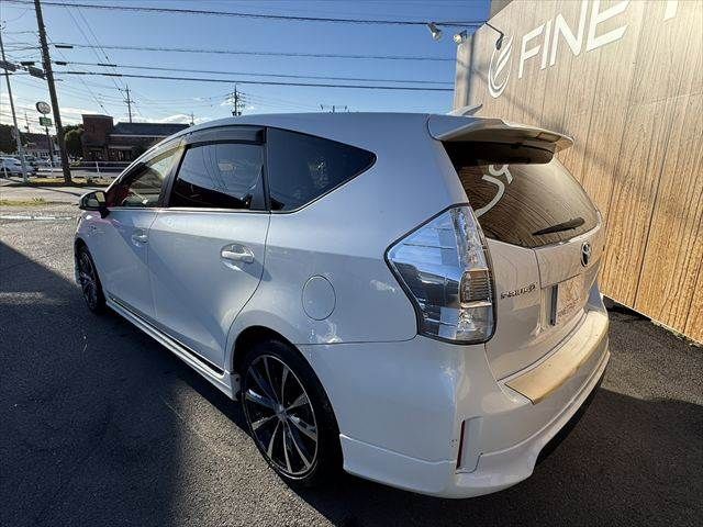 TOYOTA PRIUS Alpha 2013
