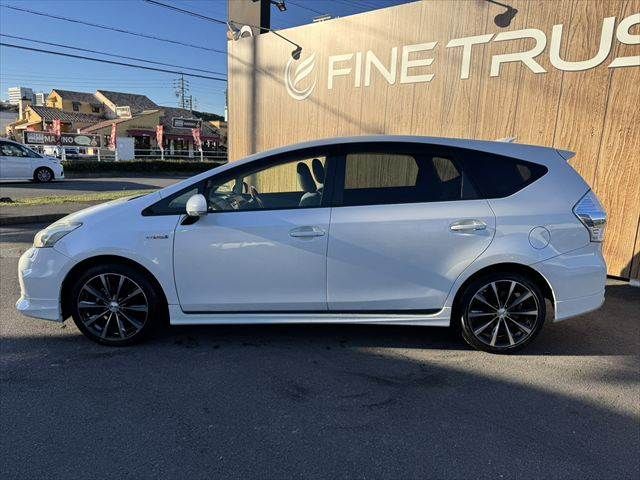 TOYOTA PRIUS Alpha 2013