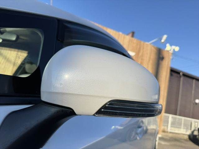 TOYOTA PRIUS Alpha 2013