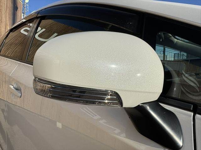 TOYOTA PRIUS Alpha 2013