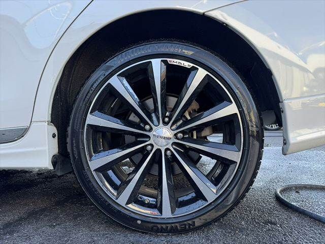 TOYOTA PRIUS Alpha 2013