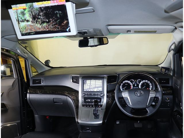 TOYOTA VELLFIRE 2013