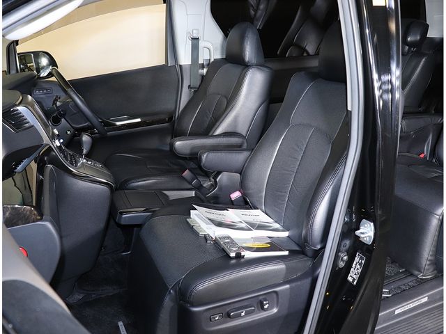 TOYOTA VELLFIRE 2013