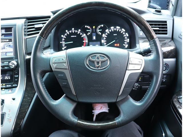 TOYOTA VELLFIRE 2013