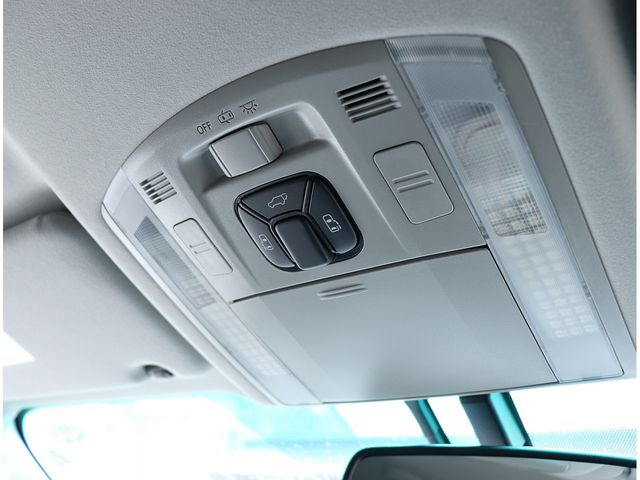 TOYOTA VELLFIRE 2013