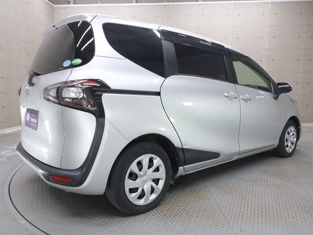 TOYOTA SIENTA 2017