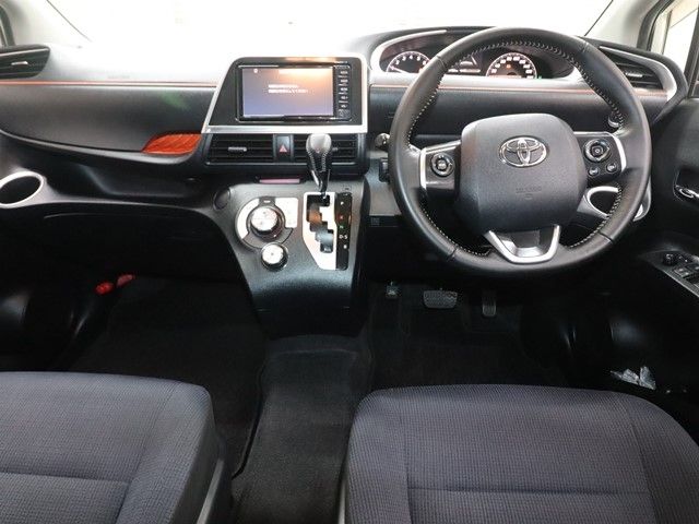 TOYOTA SIENTA 2017