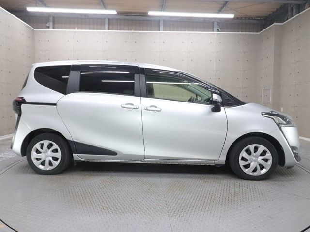 TOYOTA SIENTA 2017