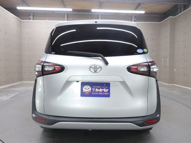 TOYOTA SIENTA 2017