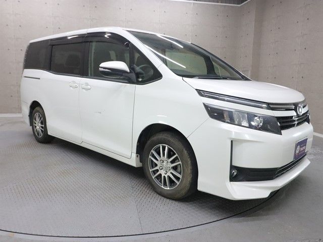 TOYOTA VOXY 2015