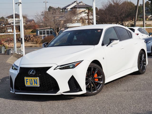 TOYOTA LEXUS IS300h 2024