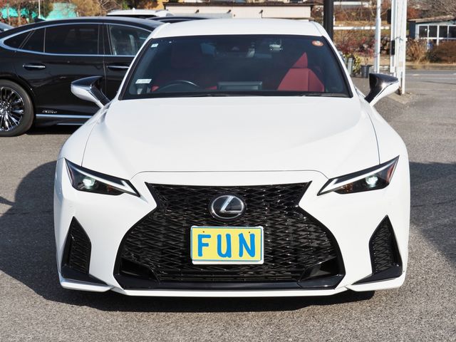 TOYOTA LEXUS IS300h 2024