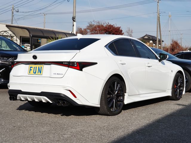 TOYOTA LEXUS IS300h 2024