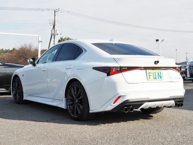 TOYOTA LEXUS IS300h 2024