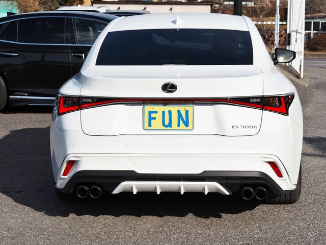 TOYOTA LEXUS IS300h 2024