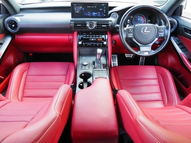 TOYOTA LEXUS IS300h 2024