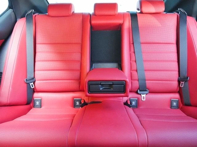 TOYOTA LEXUS IS300h 2024