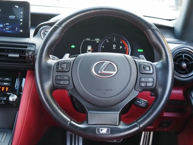 TOYOTA LEXUS IS300h 2024