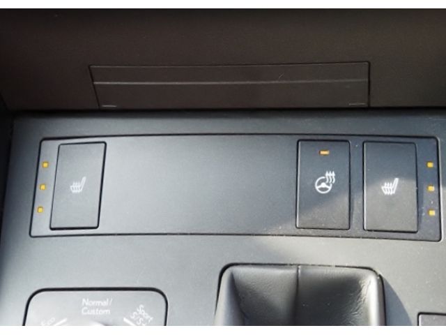 TOYOTA LEXUS IS300h 2024