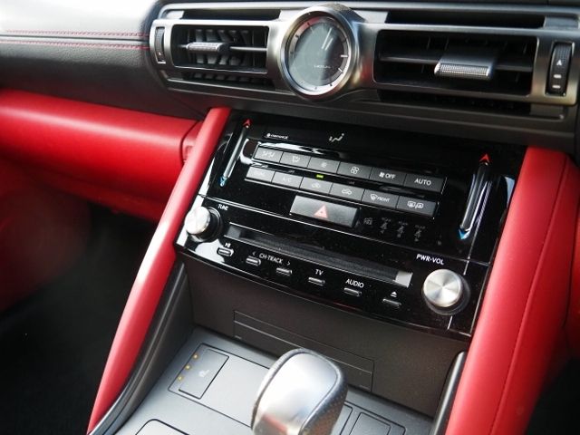 TOYOTA LEXUS IS300h 2024