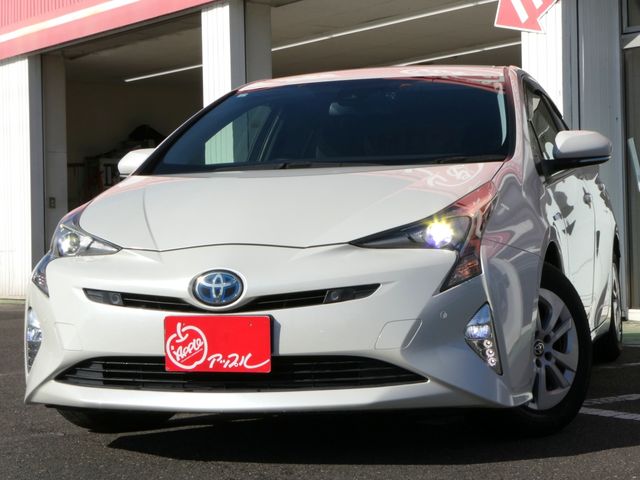 TOYOTA PRIUS 2017