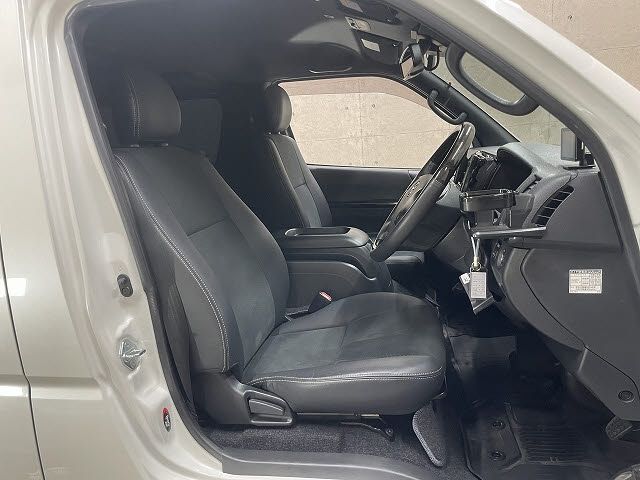 TOYOTA HIACE van 2WD 2018