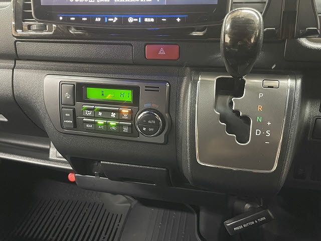 TOYOTA HIACE van 2WD 2018
