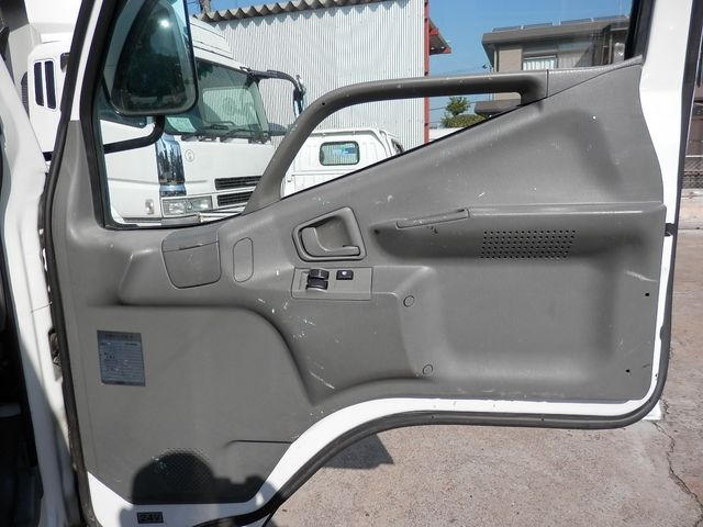 MITSUBISHI CANTER 2003