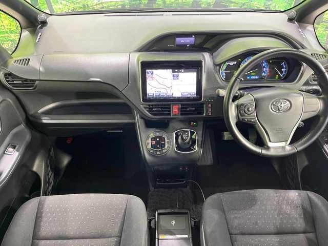 TOYOTA VOXY HYBRID 2015