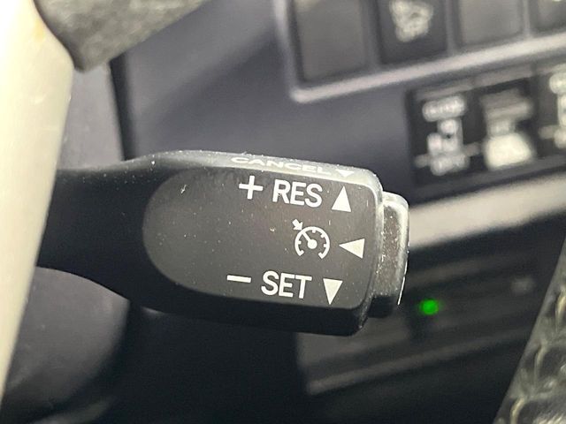 TOYOTA VOXY HYBRID 2015