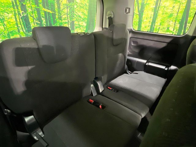 TOYOTA VOXY HYBRID 2015